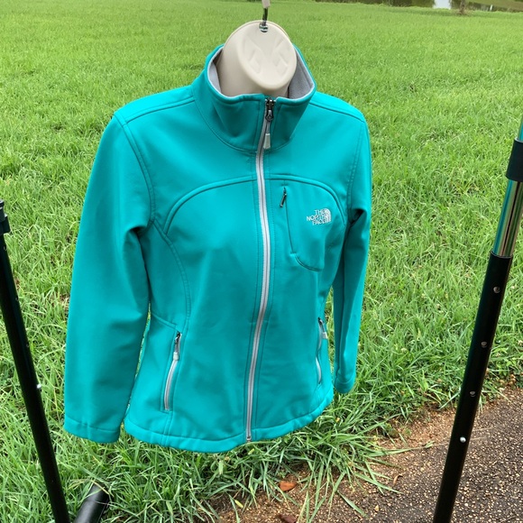 The North Face Windfall Womens Full Zip Softshell Jacket TRENDING POP OF COLOR - Picture 2 of 11